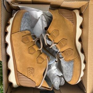 SOREL Kinetic Caribou Snow Boot size 9